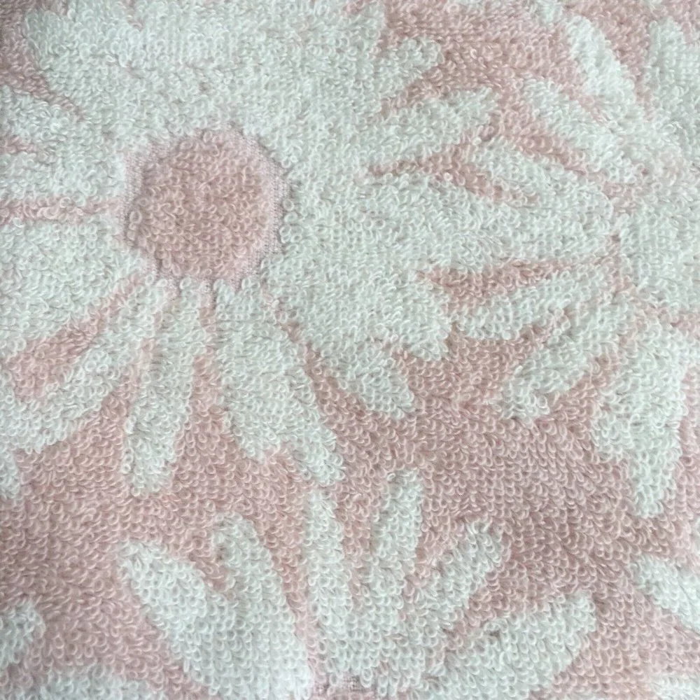 3 Wild Sage Maisie Daisy PINK & IVORY Floral Pattern 30x54 BATH Towels w/Fringe